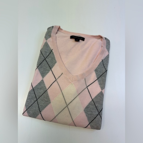 Tommy Hilfiger Sweaters - T281- Tommy Hilfiger Pink and Gray Argyle V-Neck Sweater